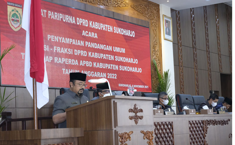 Fraksi-fraksi di DPRD Sukoharjo Bacakan Pandangan Umum terhadpa Raperda TA 2022