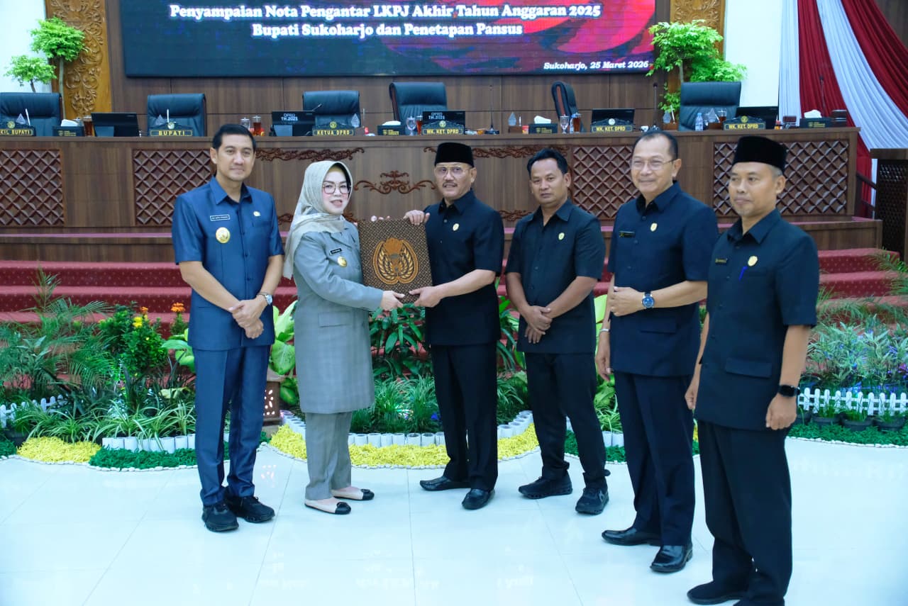 Bupati Sukoharjo Sampaikan LKPj Akhir Tahun 2025 di DPRD